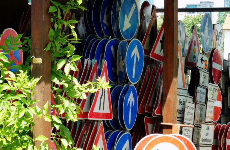 Traffic signs 1528548 1920
