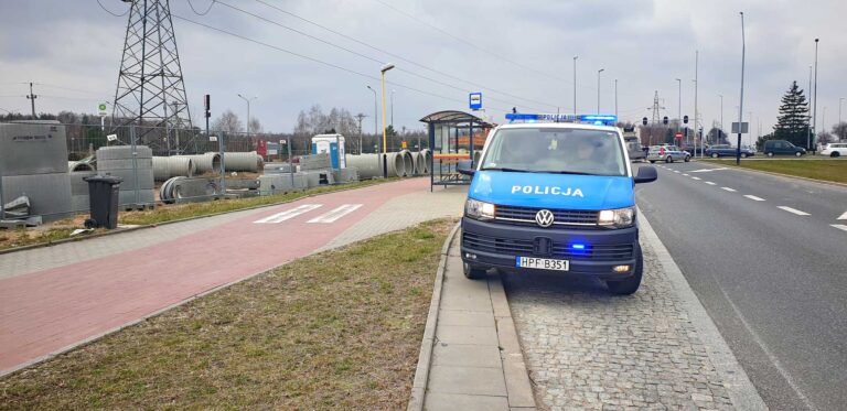 Policja zabezpiecza miejsce znalezienia niewybuchu lotniczego