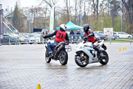 Motocykliści