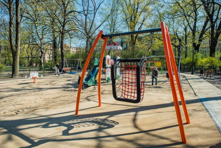 Plac zabaw park staszica 1