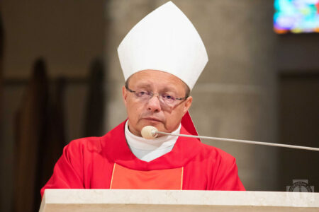 Wielki piątek 2019 - arcybiskup grzegorz ryś - czerwony ornat