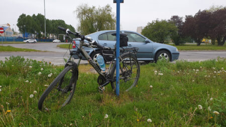 Wypadek na pienistej. Pijany kierowca potrącił rowerzystę