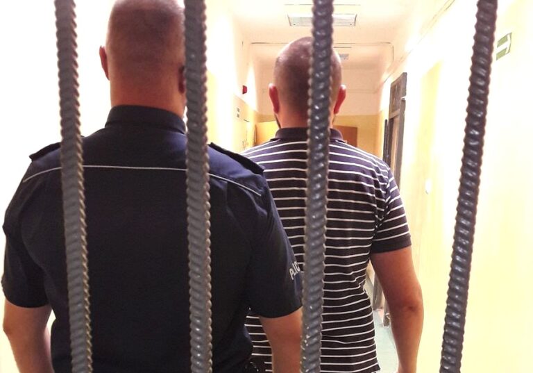 Alarm bombowy leczyca