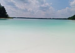 Polskie Malediwy na granicy Łódzkiego. Lazurowe jezioro i biała plaża 15 Lazurowe jezioro w przykonie
