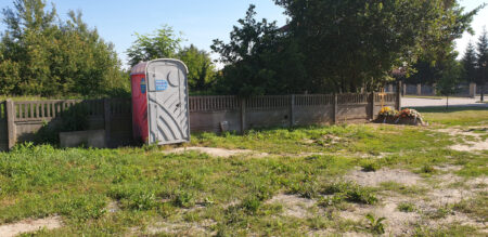 Brzeziny cmentarz toaleta 01 1