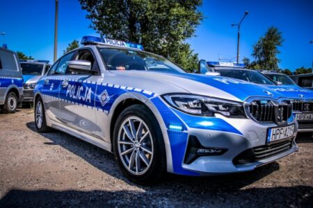Uciekał 240 km/h przez miasto. Nie miał prawa jazdy i rozbił radiowóz Łódzka policja