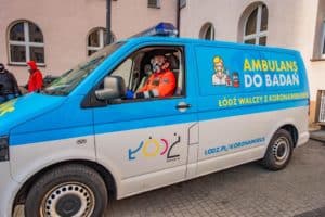 Ambulans promedyka jako wymazobus w Łodzi