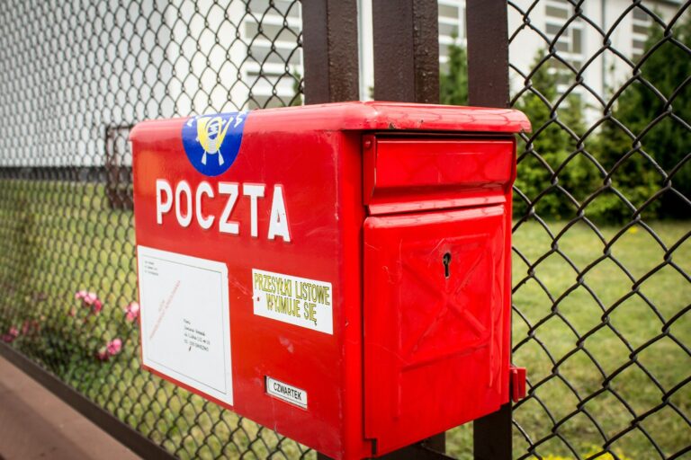 Prezydent tomaszowa przekazał poczcie polskiej dane mieszkańców