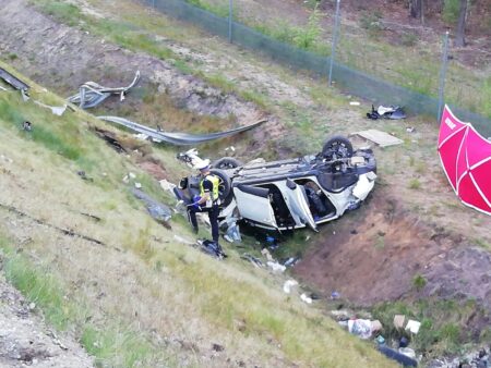 Wypadek na s8. Toyota dachowała po zderzeniu z audi
