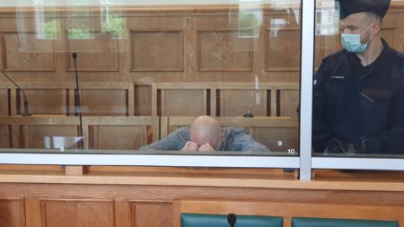 Więzili w mieszkaniu i gwałcili