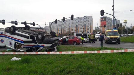 Dachowanie karetki w łodzi