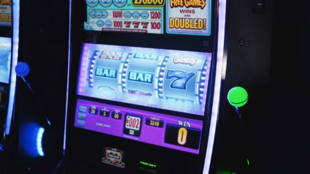 Napad na lombard. Przestępcy wpadli grając na automatach