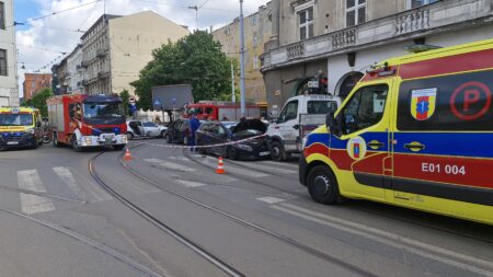 Wypadek w Łodzi. Zderzenie 4 samochodów. Są ranni Wypadek w łodzi