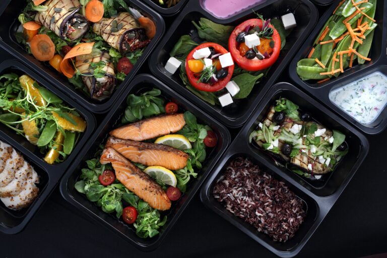 Catering dietetyczny w Łodzi. Czym się kierować podczas wyboru? Adobestock 229557547