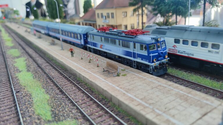 Wystawa makiet kolejowych w łodzi. Kilkaset modeli i nocny pokaz