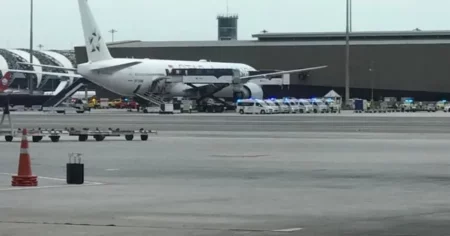 Tragedia w przestworzach. 1 pasażer nie żyje, 30 rannych Tragedia w przestworzach - lot sq321