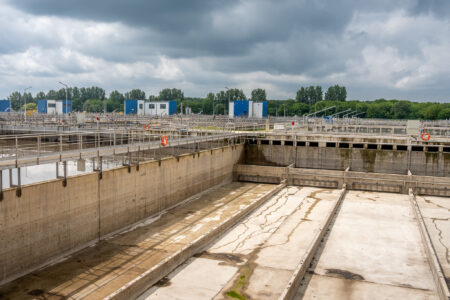 Grupowa oczyszczalnia ścieków: olbrzymie zbiorniki retencyjne gotowe. Ma być bardziej ekologicznie