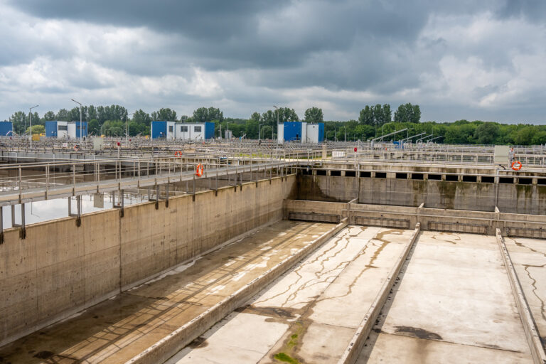 Grupowa oczyszczalnia ścieków: olbrzymie zbiorniki retencyjne gotowe. Ma być bardziej ekologicznie