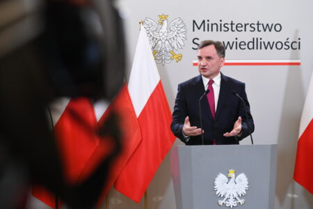 Pozwolenie na broń zbigniewa ziobro ma zostać cofnięte