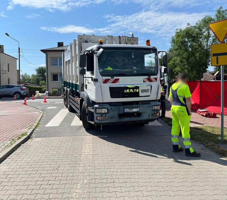 Wypadek w łowiczu. Rowerzystka potrącona przez śmieciarkę