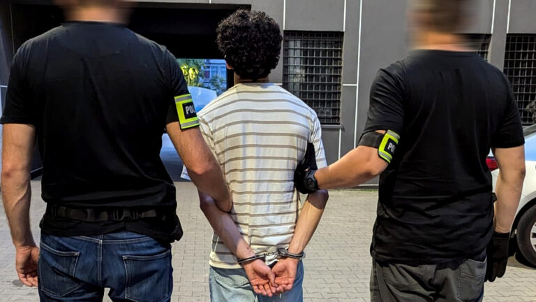 Policjanci zatrzymali chuliganów z turcji, którzy strzelali do samochodów