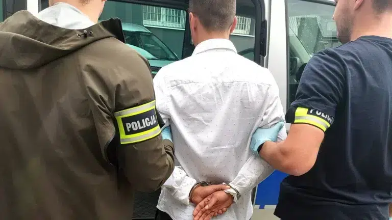 Oszukiwali metodą „na covid”. 2 przestępców zatrzymanych w Zgierzu Oszukiwali metodą na covid