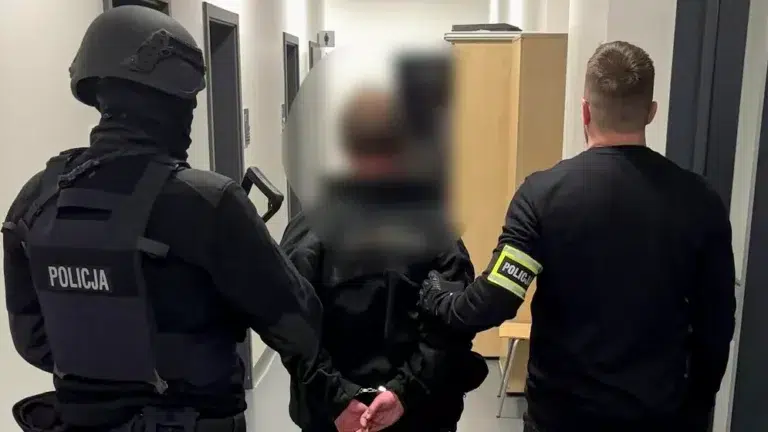 33-latek podpalił mężczyznę. Grozi mu dożywocie Zatrzymany 33latek, który podpalił mężczyznę na przystanku w łodzi przy pomorskiej