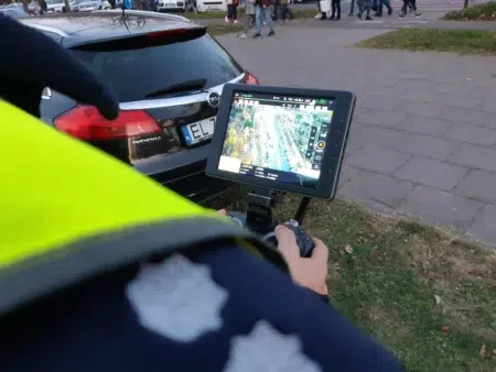 Policjanci z dronami