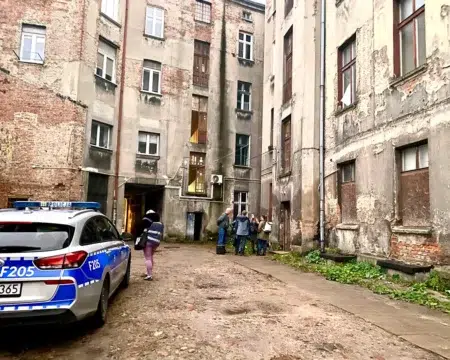 Zwłoki w piwnicy kamienicy na bałutach