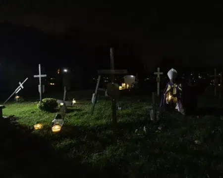Msza na cmentarzu dla bezdomnych Msza na cmentarzu dla bezdomnych w łodzi