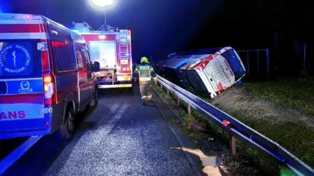 Wypadek autokaru na A2. Są ranni Wypadek autokaru na a2