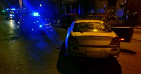 Skradzionym samochodem uderzył w autobus