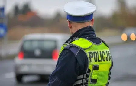 2,5 tysiąca złotych mandatu i 15 punktów. Szaleńczy rajd 19-latka w BMW Akcja policji wszystkich swietych