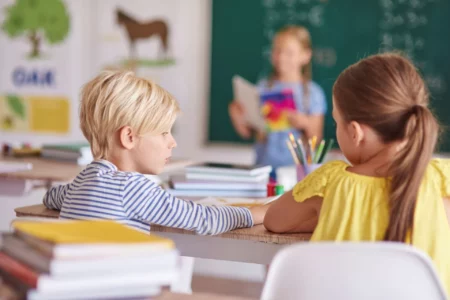 Naukowcy z Łodzi nie chcą, by przyroda zastąpiła biologię, geografię, fizykę i chemię Przyroda ma zastąpić 4 inne przedmioty w szkołach podstawowych