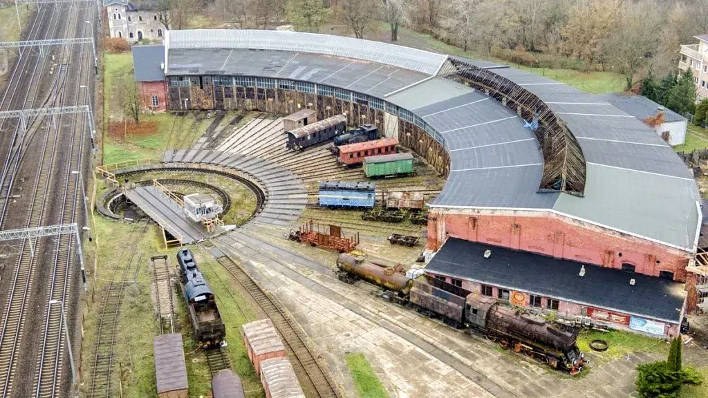 2024 wyremontowane zabytki parowozownia w skierniewicach