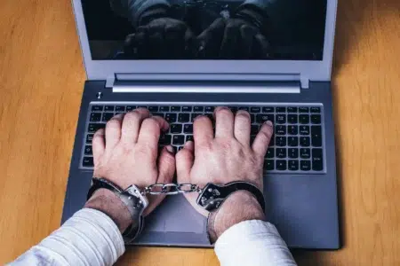 Wyrok dla pedofila z Łasku za skrzywdzenie 9 dziewczynek. Sąd uznał, że to nie był gwałt Pedofil z łasku skazany ale nie za gwałt