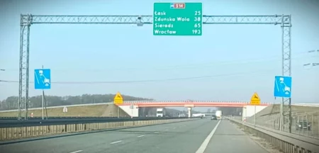 Nowy odcinkowy pomiar prędkości w Łódzkiem. Jest na S14 między miejscowościami: Petrykozy i Dobroń Nowy odcinkowy pomiar prędkości dobroń - petrykozy