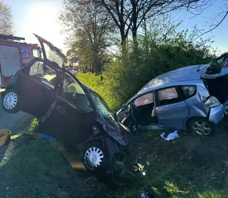 Wypadek w miejscowości Kotliny. 8 rannych 202504 wypadek zdunska wola 1