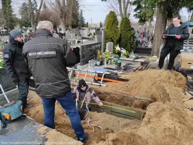 Szczątki dzieci z obozu przy Przemysłowej znaleziono na cmentarzu Kurczaki