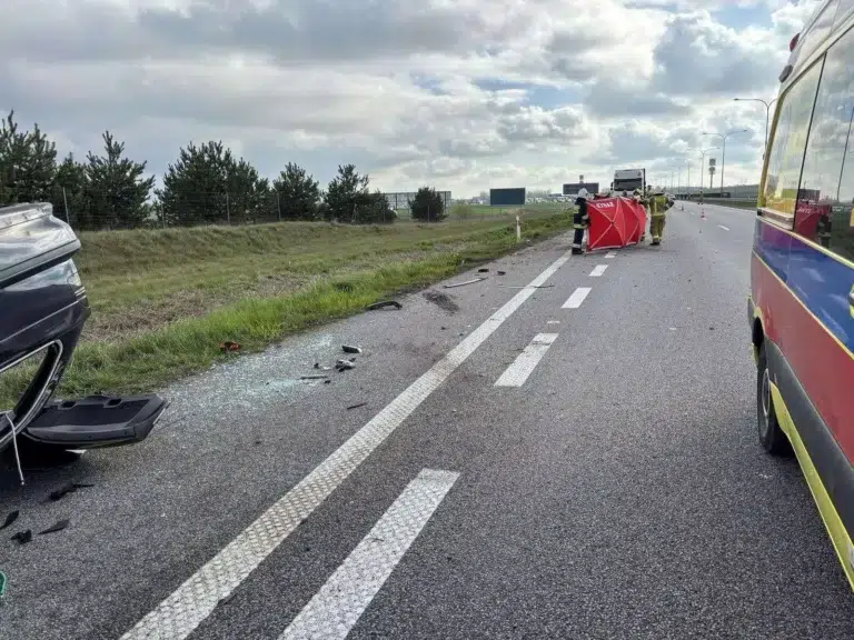 Wypadek na A2. 1 osoba nie żyje, 4 ranne.