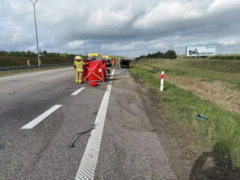 Wypadek na A2. 1 osoba nie żyje, 4 ranne.