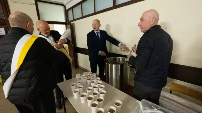 Śniadanie wielkanocne w parafii Piotra i Pawła