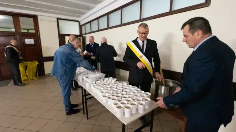 Śniadanie wielkanocne w parafii Piotra i Pawła