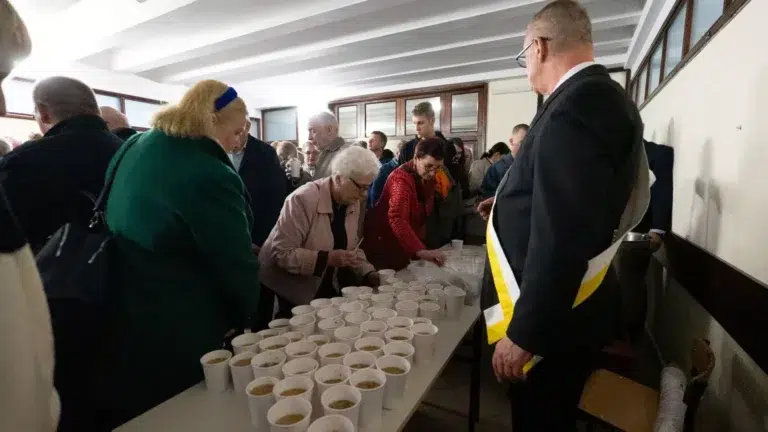 Śniadanie wielkanocne w parafii Piotra i Pawła