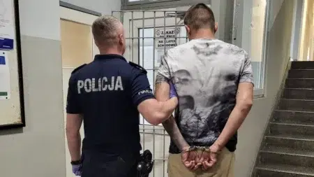 Pijani rodzice wieźli 2 dzieci Pijani rodzice wieźli dwoje dzieci