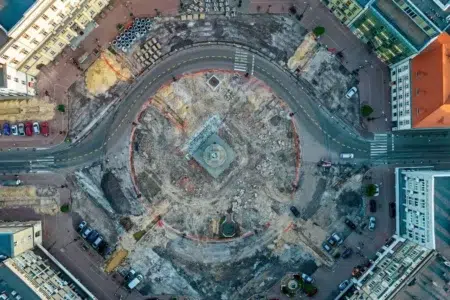 Lodz w budowie prace ziemne i spawalnicze ktore zmieniaja miasto