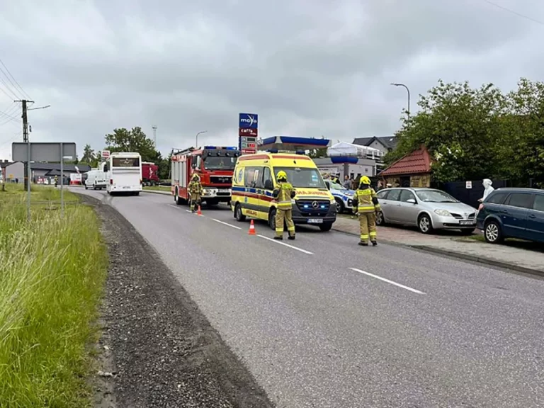 Tragedia w Kamieńsku. Piesza zginęła, bo kierowca nie zabezpieczył ładunku W kamieńsku piesza zginęła, bo pociągnął ją pas od ciężarówki