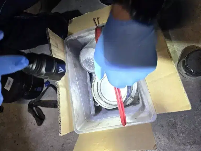 46-latek zrobił bombę w mieszkaniu