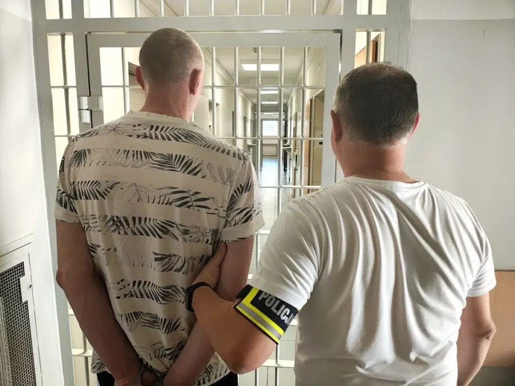 Dramatyczna akcja w Aleksandrowie. Policjanci zatrzymali 50-letniego stalkera 2 50-letni stalker zatrzymany w zgierzu