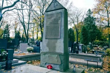 Nagrobek mariana cynarskiego na starym cmentarzu w łodzi